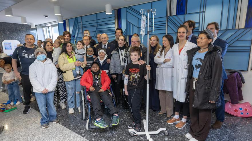 Los pacientes oncopediátricos de la CUN reciben la visita de  Luis Sabalza y Pirri antes del Osasuna – Real Madrid