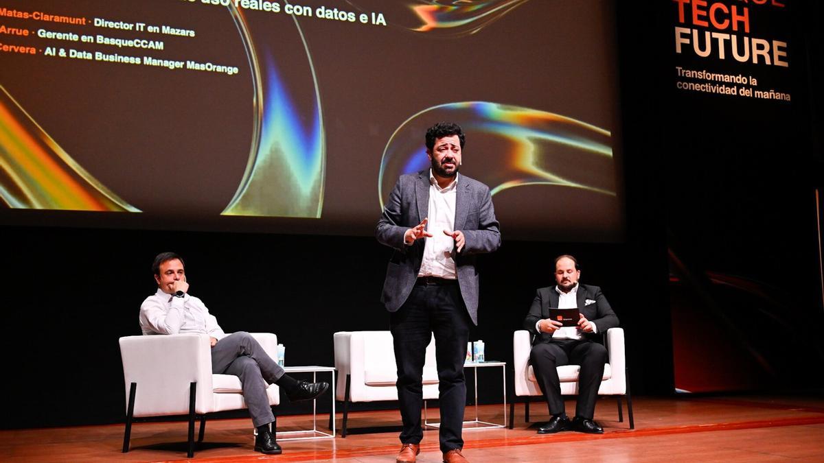 A la izquierda, Albert Matas Claramunt, director IT de Mazars y Álvaro Arrue, gerente de BasqueCCAM. 