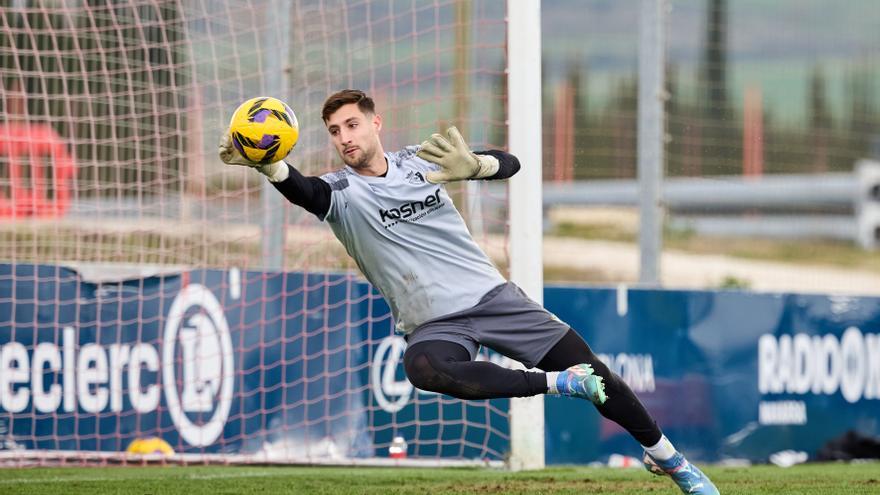 Pablo Valencia, de tercer portero de Osasuna a seguir sin equipo