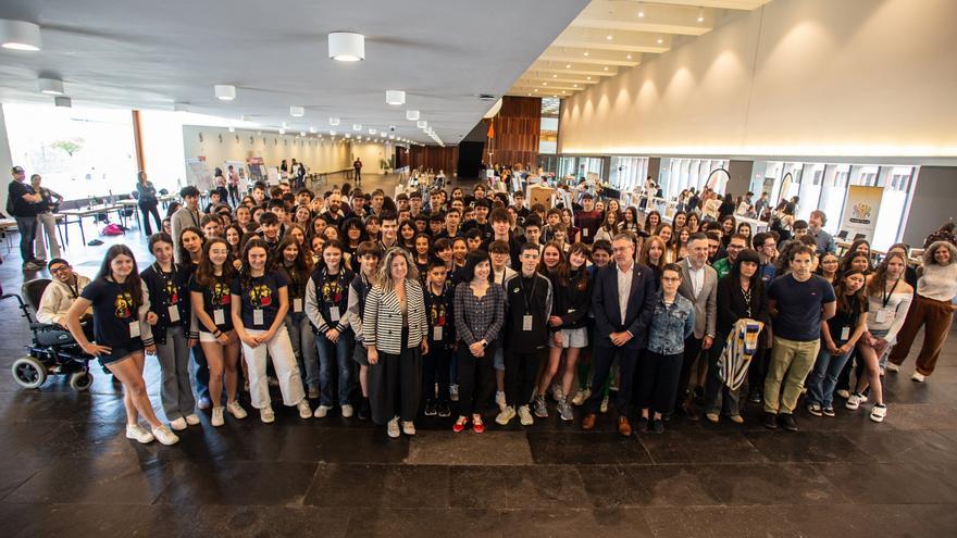 Elhuyar Zientzia Azoka: feria de ciencia y tecnología joven en Baluarte
