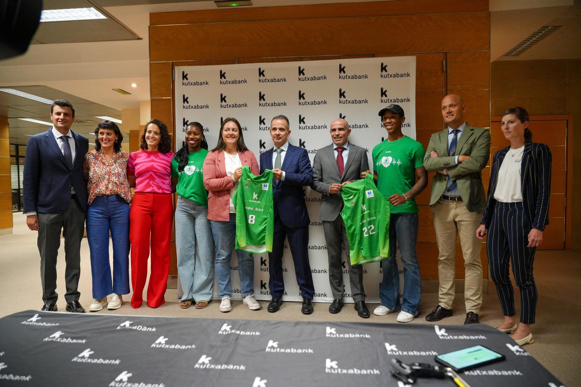 Dembele y Toussaint, presentadas como jugadoras del Araski