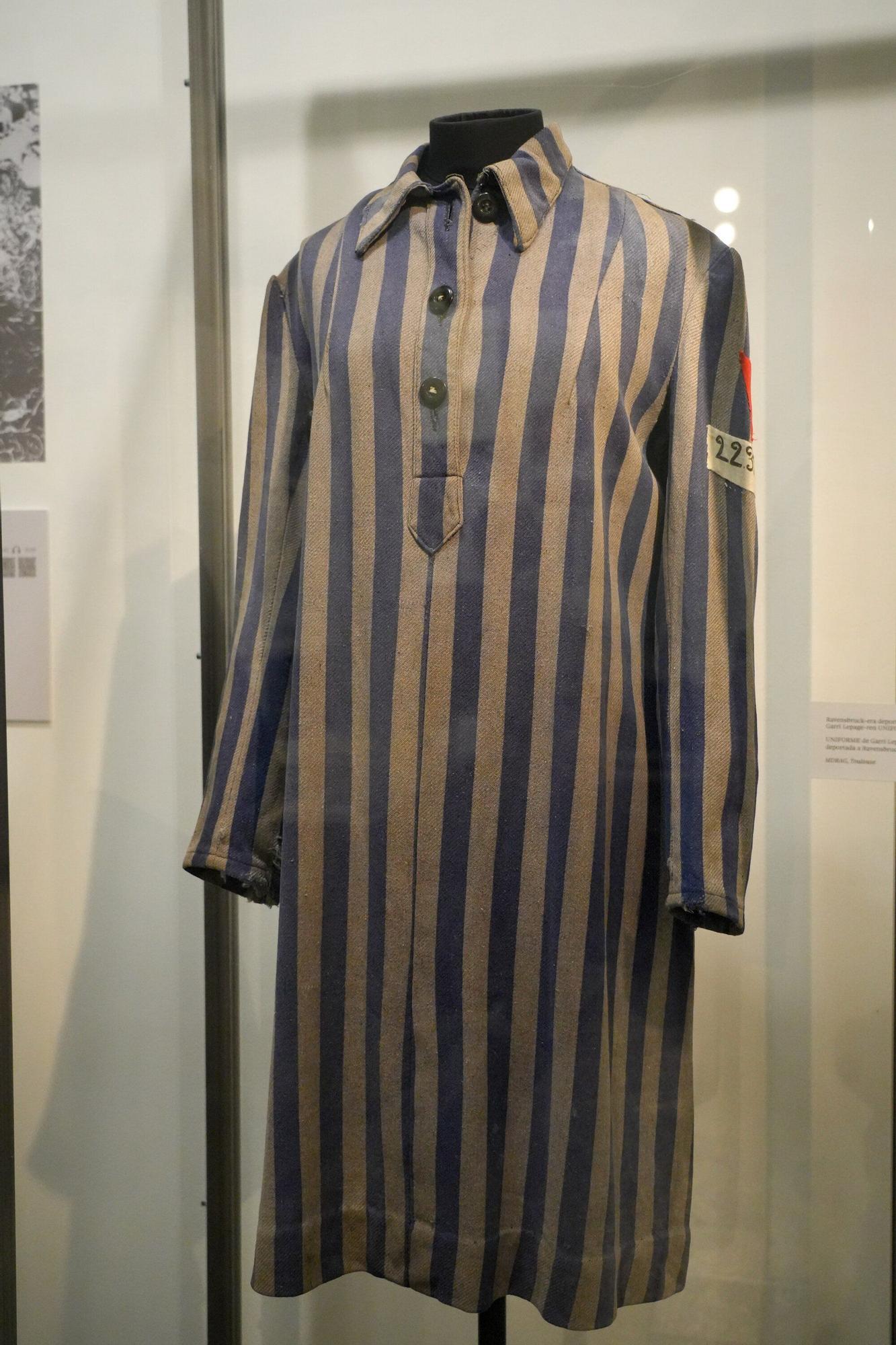 Uniforme original perteneciente a una víctima de los campos nazis
