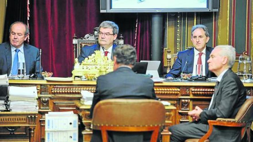 El alcalde de Bilbao salió al paso de las acusaciones de los grupos de Zorrotza.