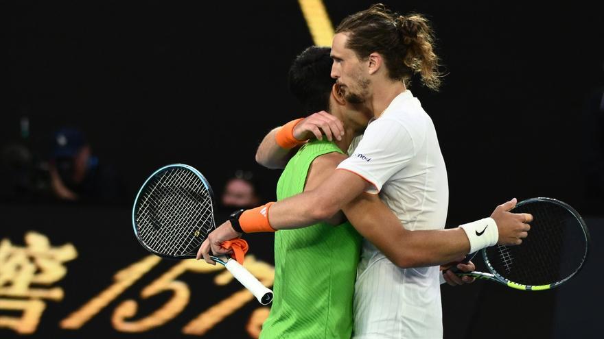 El enfado de Zverev tras ser derrotado: "Alcaraz tenía calambres y no puedes pedir una pausa médica por eso"