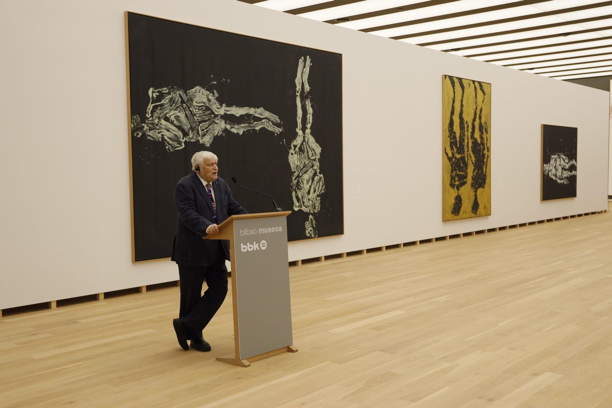 El edificio moderno del Bellas Artes reabre con Baselitz, el artista que decidió pintar el mundo al revés
