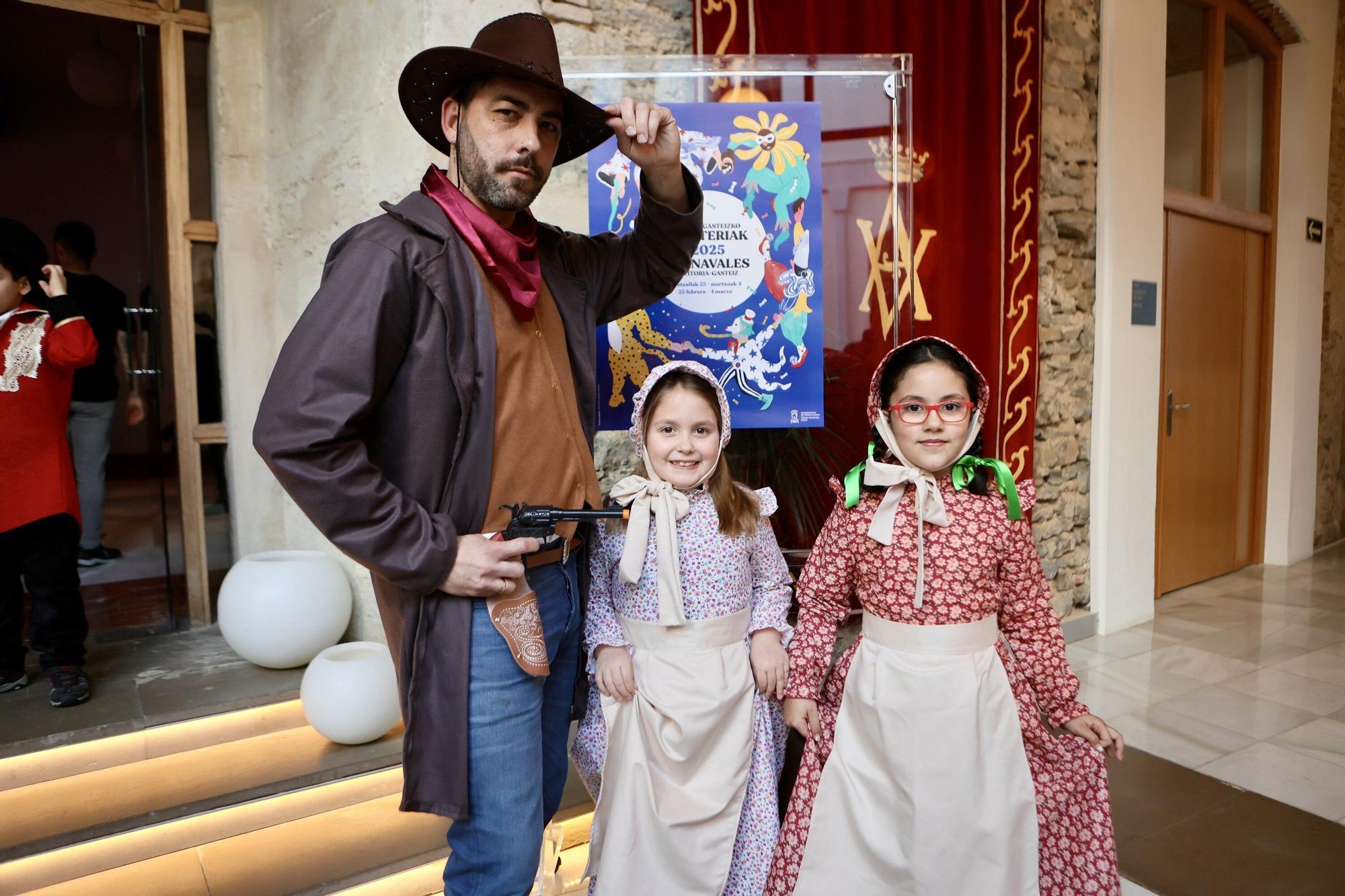 En imágenes: Presentación de Carnaval de las comparsas en el Palacio Villa Suso
