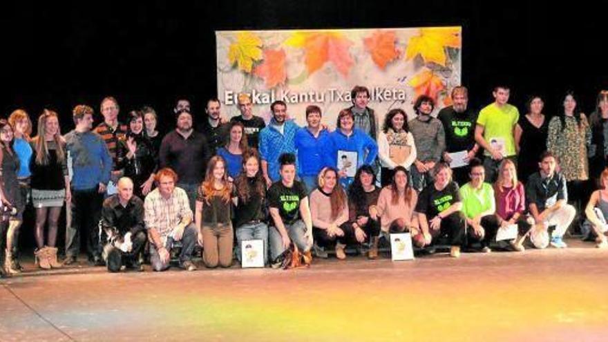 Foto final con todos los participantes.