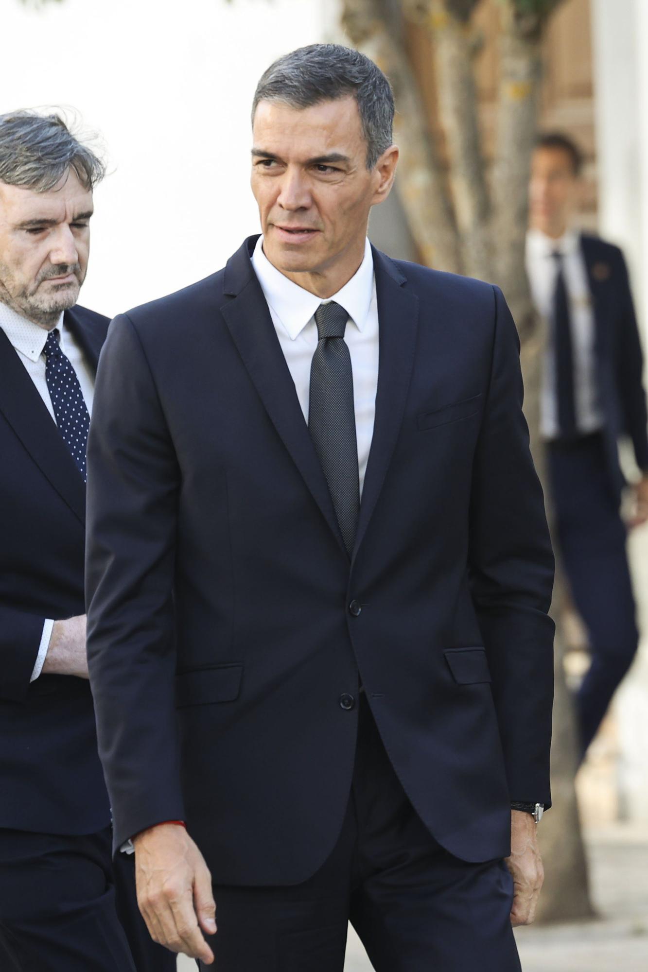 Multitudinaria despedida a Fernández Vara