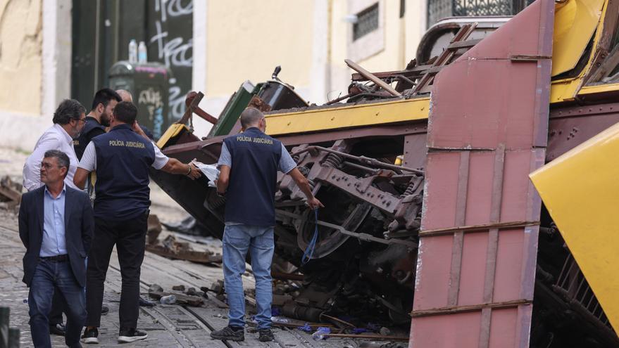 Emergencias y cuerpos de seguridad controlan la zona del funicular de Gloria en Lisboa