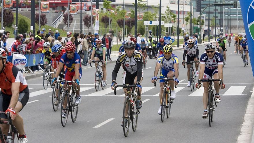 Una ruta ciclista en Vitoria para combatir la mortalidad infantil de la India