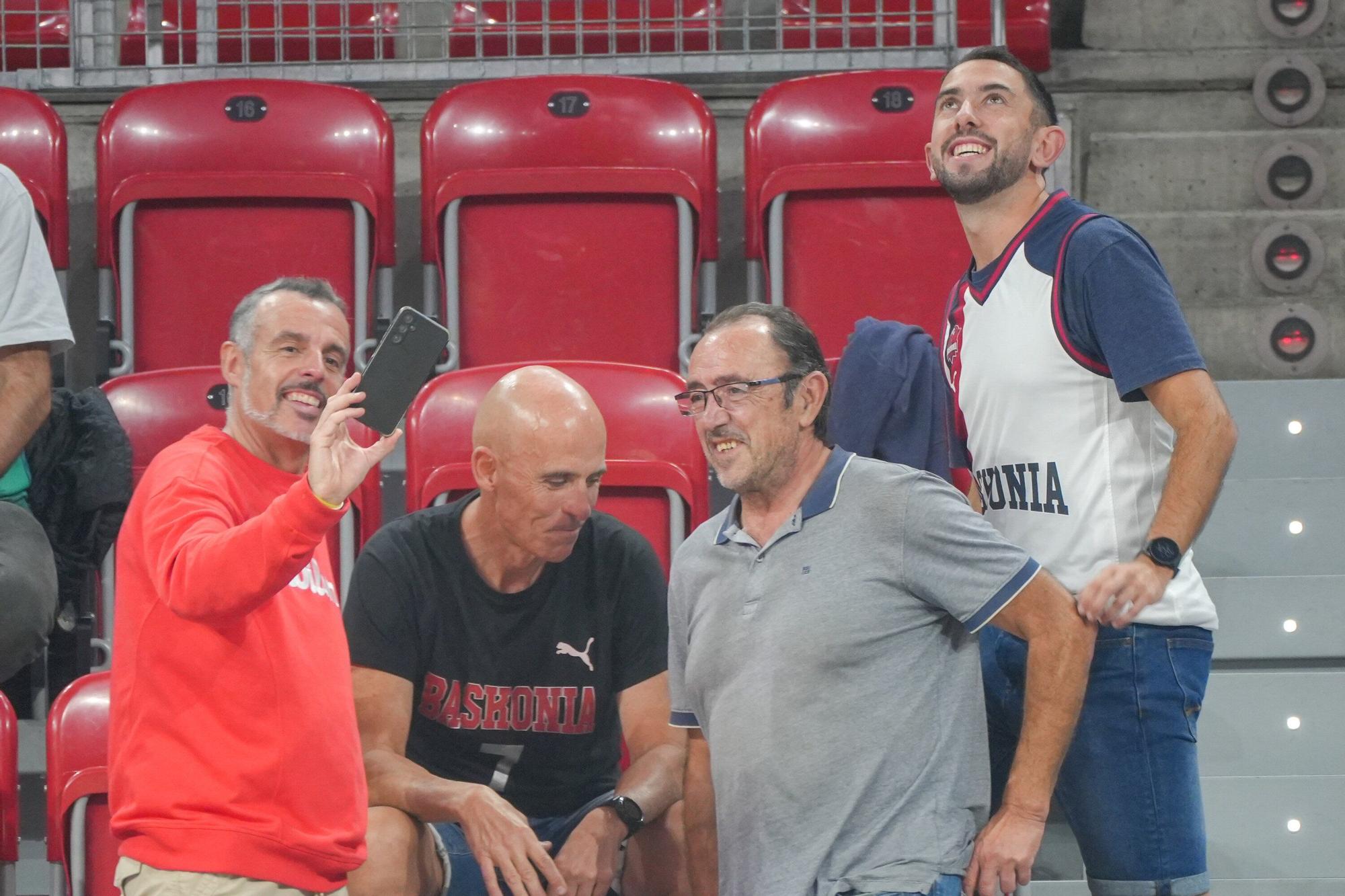 En imágenes: Ambientazo en el Baskonia-Partizan (¡Búscate en las fotos!)