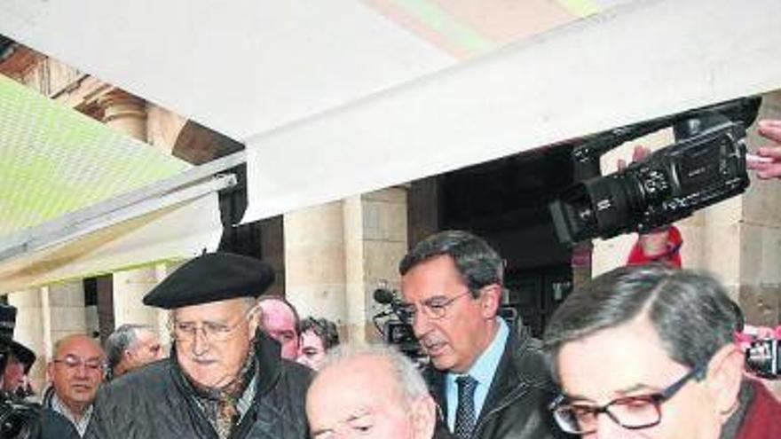 Caen las ventas y el público  en el mercado de Santo Tomás