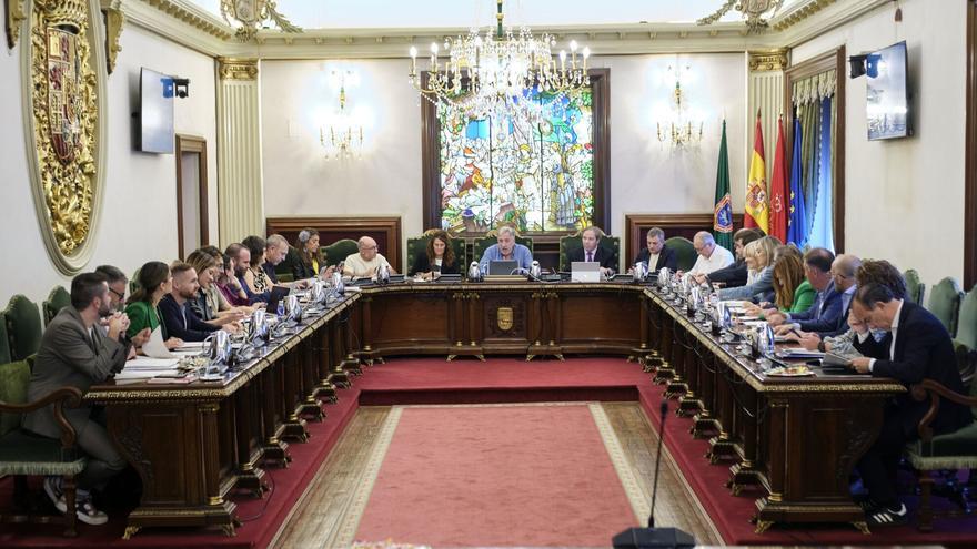Fotos del pleno del Ayuntamiento de Pamplona (02/10/2025)