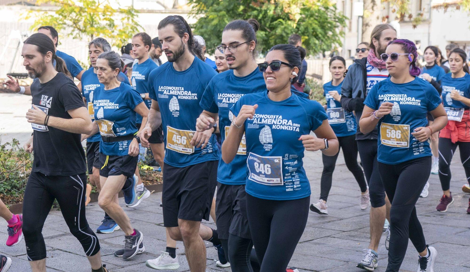 En imágenes: Un millar de corredores atraviesan la almendra