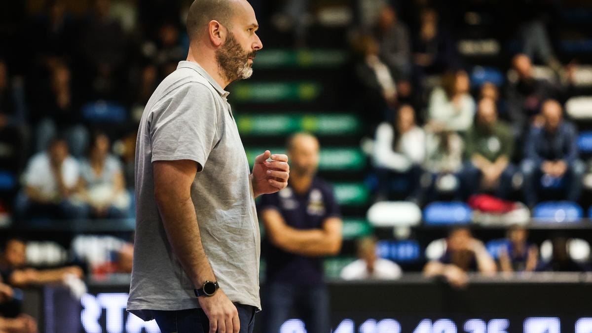 Javier García Panizo, en un encuentro ante el Oviedo