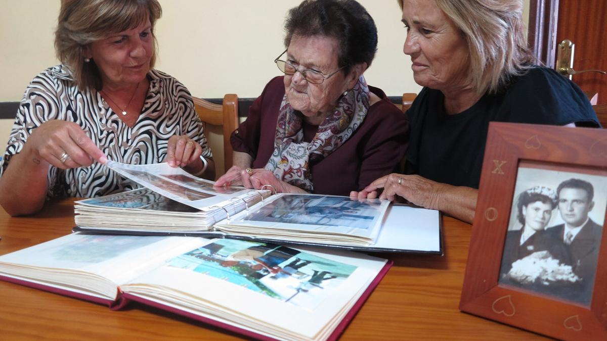 Gabina y sus hijas.