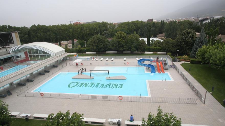 El repugnante reto viral de defecar en la piscina llega a Navarra: Anaitasuna cierra uno de sus vasos ante la presencia de un excremento
