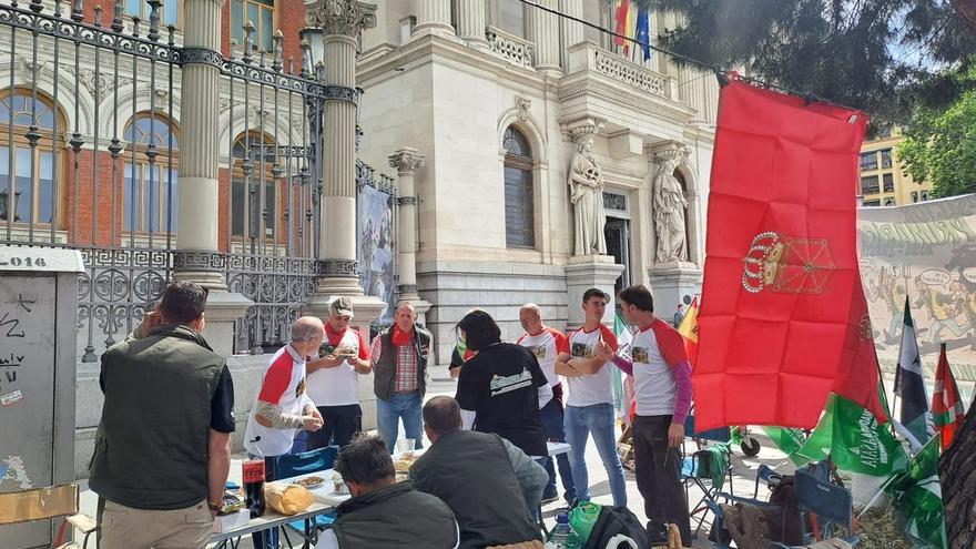 Desalojada una acampada de agricultores y ganaderos navarros en Madrid