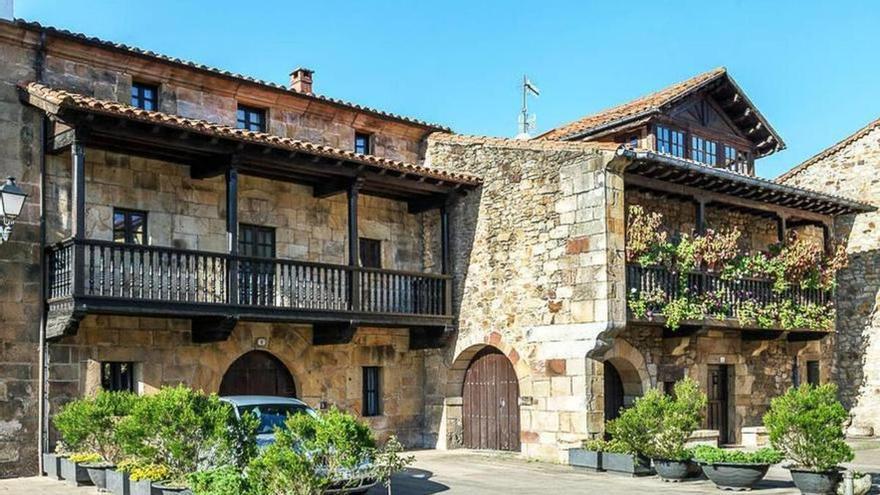 El "precioso pueblo escondido entre la naturaleza" y con "un palacio único" a una hora de Bilbao