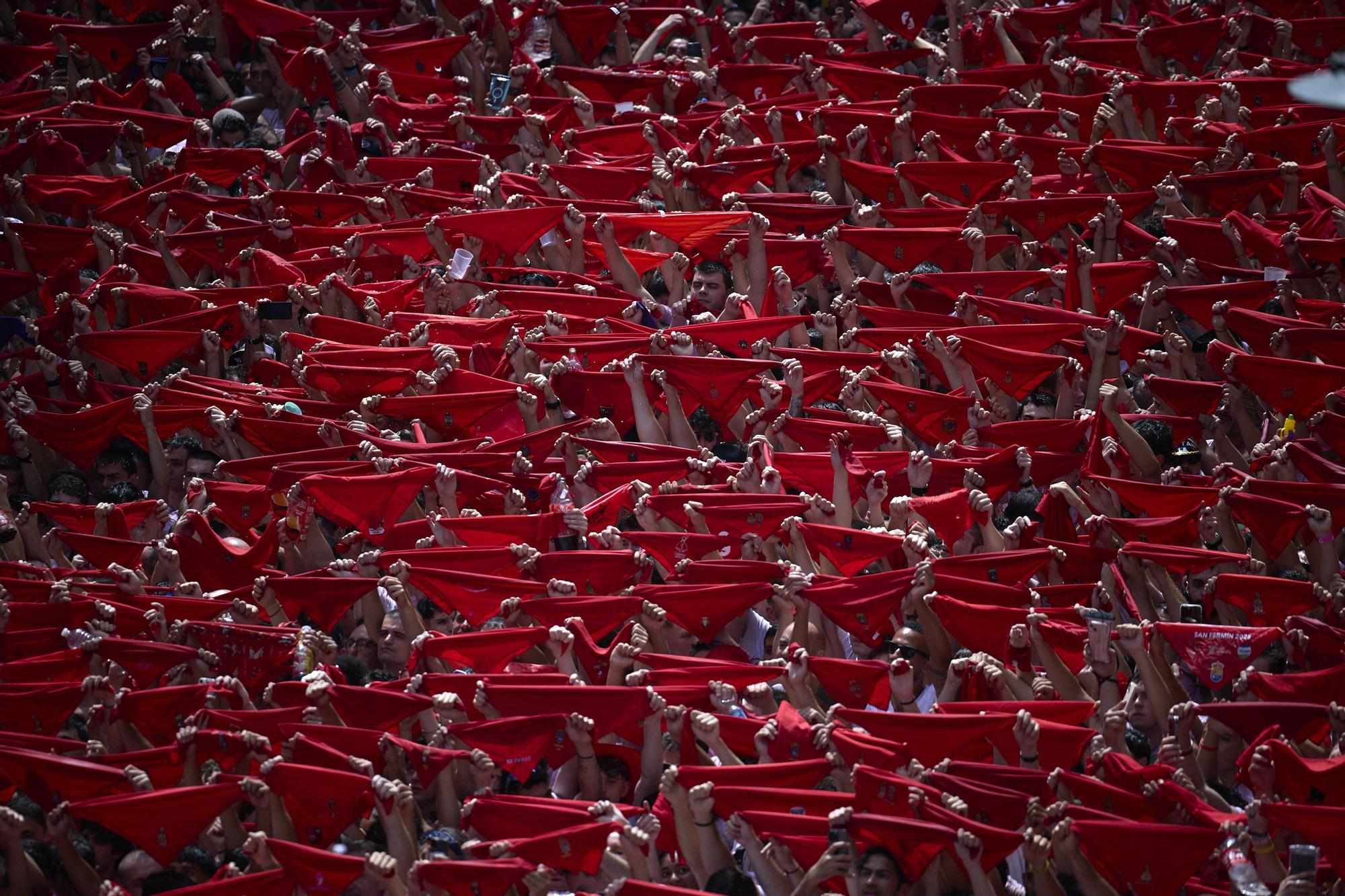 Fotos del  Chupinazo de San Fermín 2025 en Pamplona: ¡La fiesta más internacional se enciende con un grito solidario por Palestina!