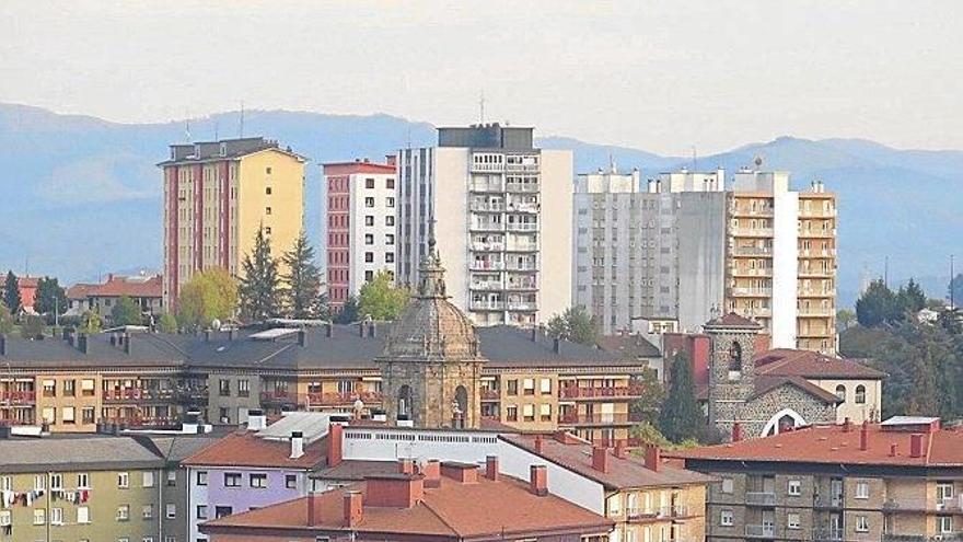 Los rascacielos de Eitzaga, desde la subida a Santa Bárbara.