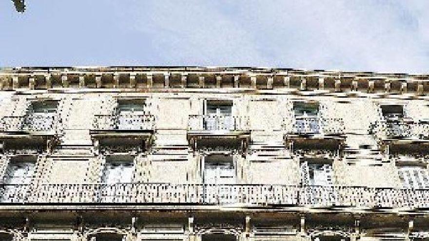 El derribo de un edificio de la plaza  de Gipuzkoa dará paso a un nuevo hotel