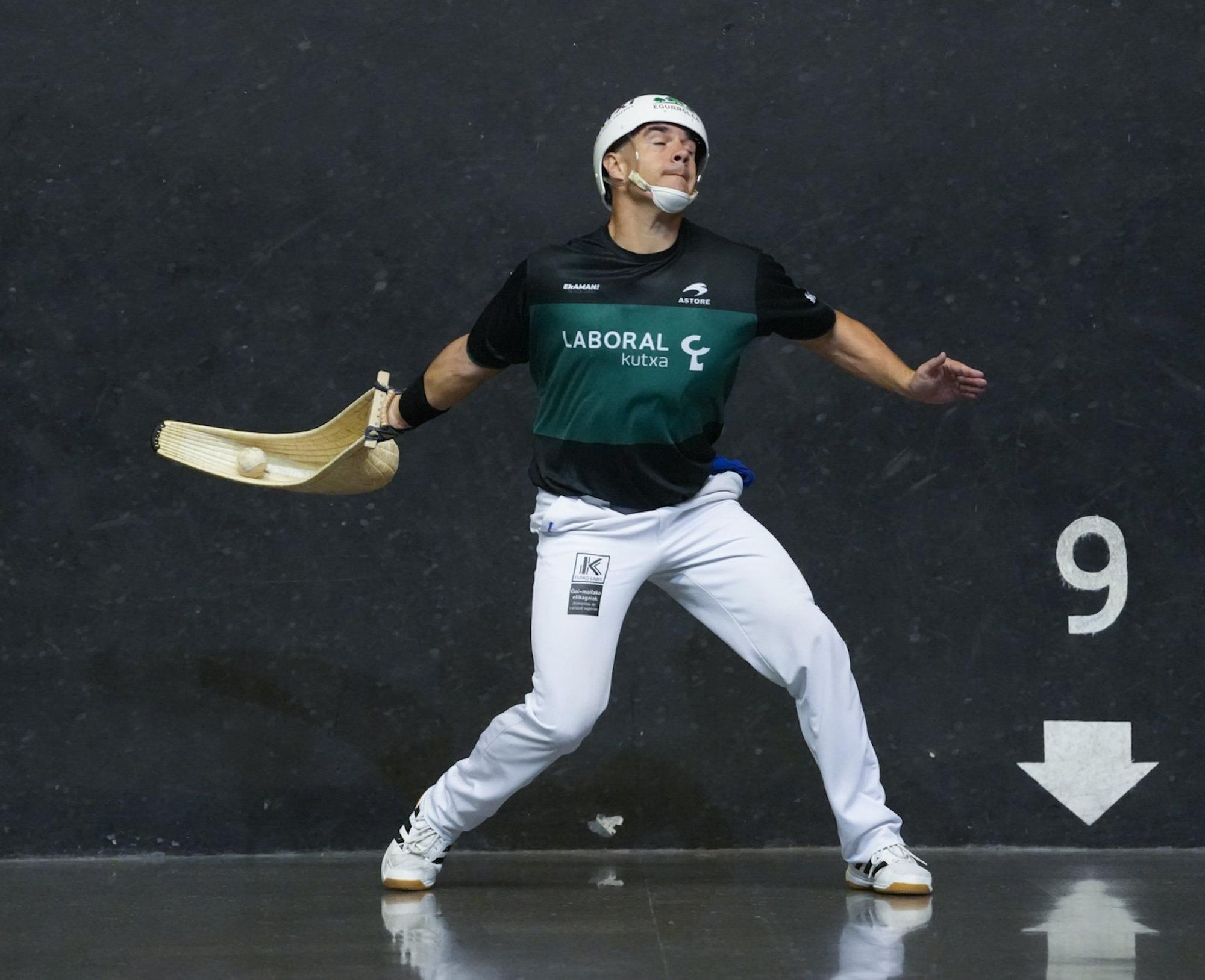Alex Goitiandia-Lekerika y Urreisti-López suman sus primeros triunfos del Winter Series ante Johan-Gorka y Goixerri-Manci en la jornada inaugural del Winter Series.