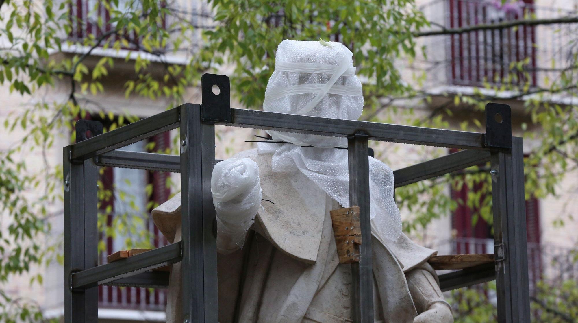 Fotos del traslado de las estatuas de Sarasate