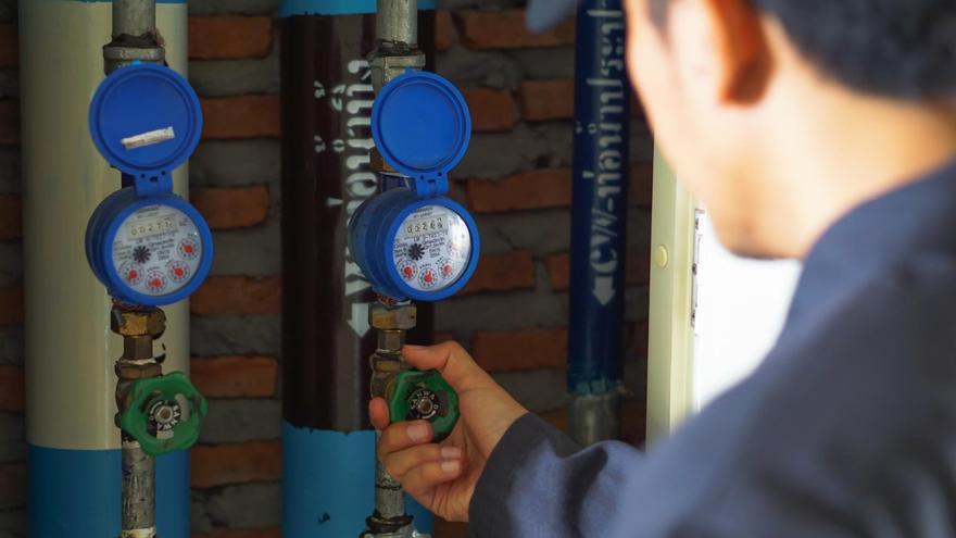 Multas de hasta 5.000 euros por no renovar el contador de agua antes de septiembre