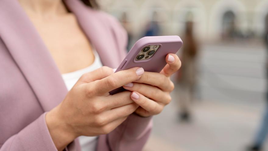 ¿Se te agota la batería del móvil rápido? La función que no usas pero gasta la carga en horas