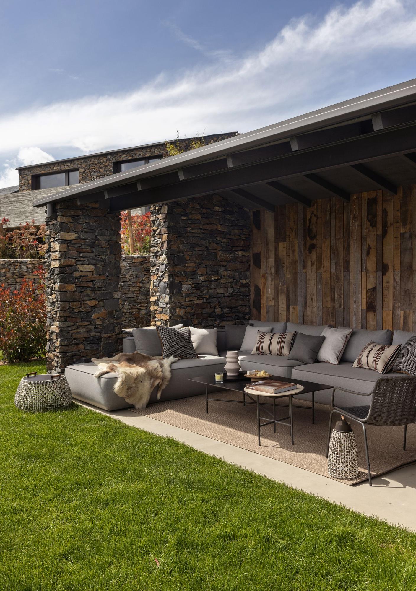 En imágenes: Una vivienda que fusiona naturaleza, lujo y sobriedad