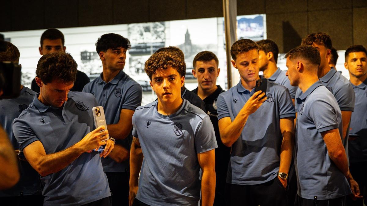 Emotiva visita de la Real Sociedad al Museo de la Bomba Atómica en Nagasaki