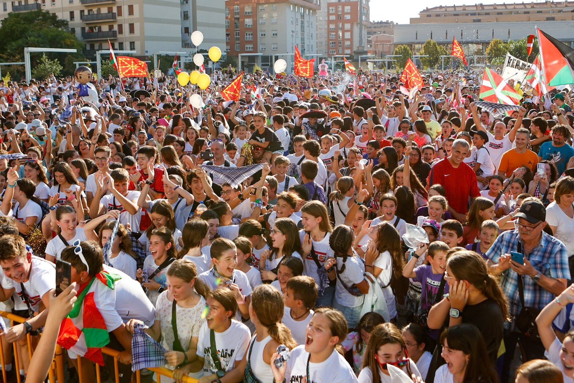 Fotos del chupinazo de fiestas de Ansoáin