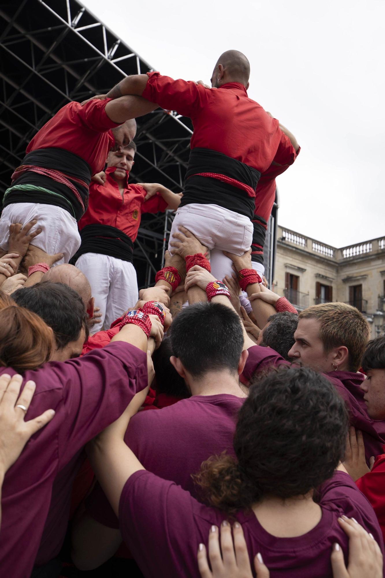En imágenes: La Plaza Nueva de Vitoria acoge una gran Diada Castellera