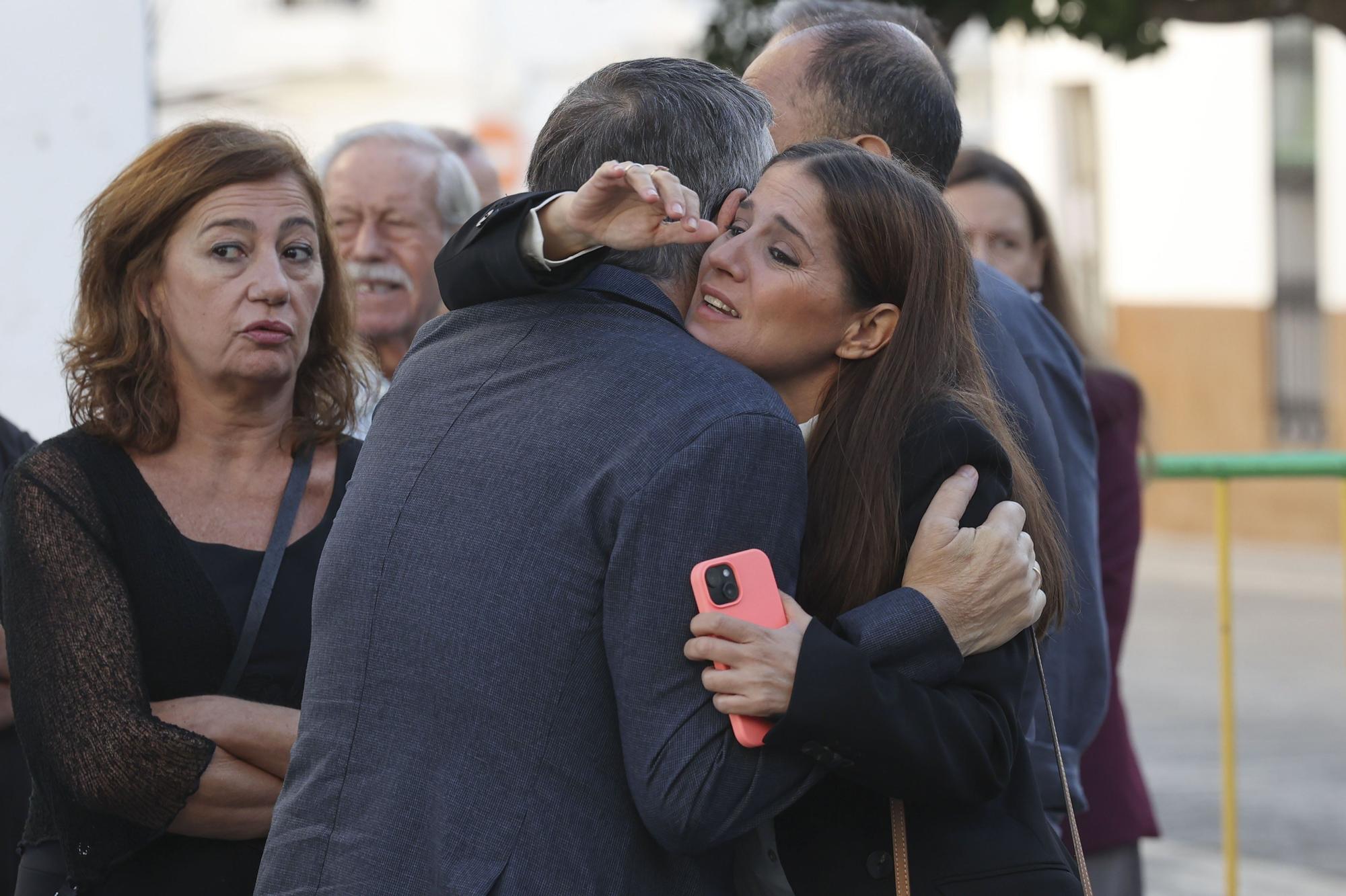 Multitudinaria despedida a Fernández Vara