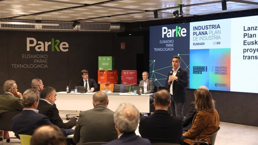 Los clústeres industriales comparten con Jauregi su preocupación por la incertidumbre mundial pese al aumento de pedidos