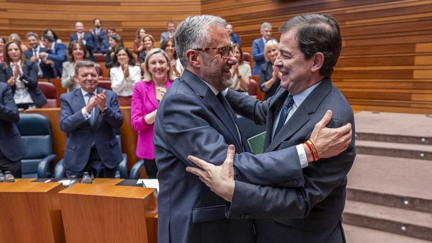 Mañueco toma posesión como presidente de Castilla y León tras el acuerdo de gobierno con Vox