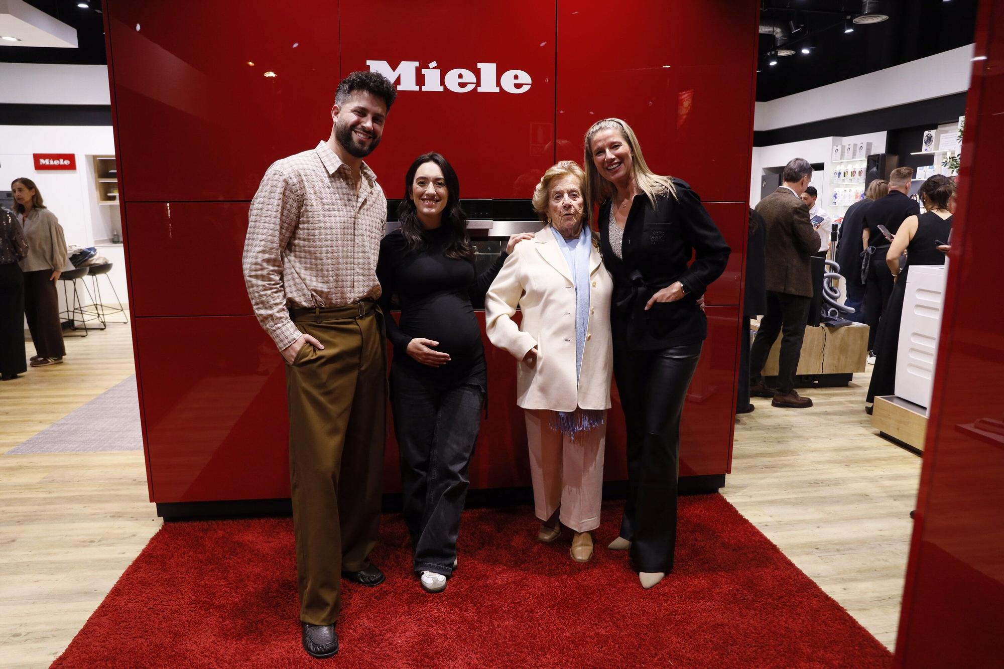 Anne Igariburu, Javi Hoyos, Almudena Gandarias y Patrizia Vitelli integraron el popular jurado .