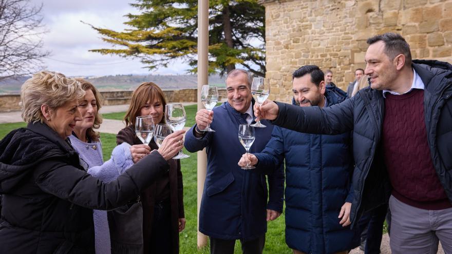 Viana deja atrás los pozos del Ebro y se conecta a la red de Montejurra: 27 km de tubería