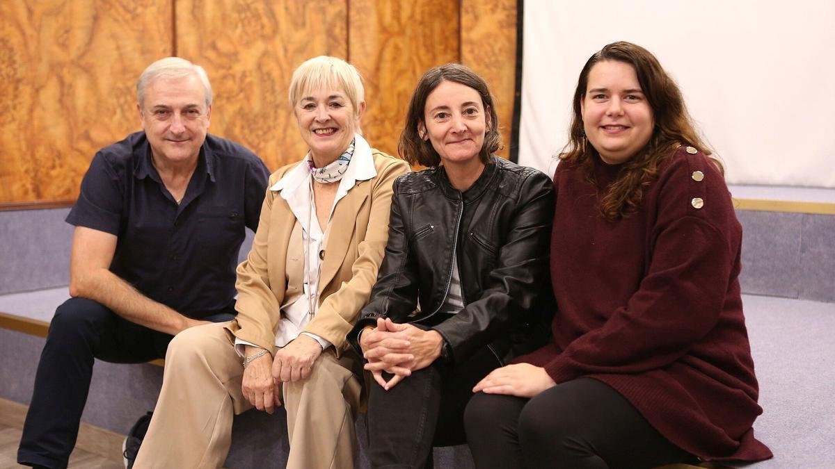 Juan Cruz Sesma, Rosa Nagore, Macu Gutiérrez y Yolanda Almeida, durante un ensayo.