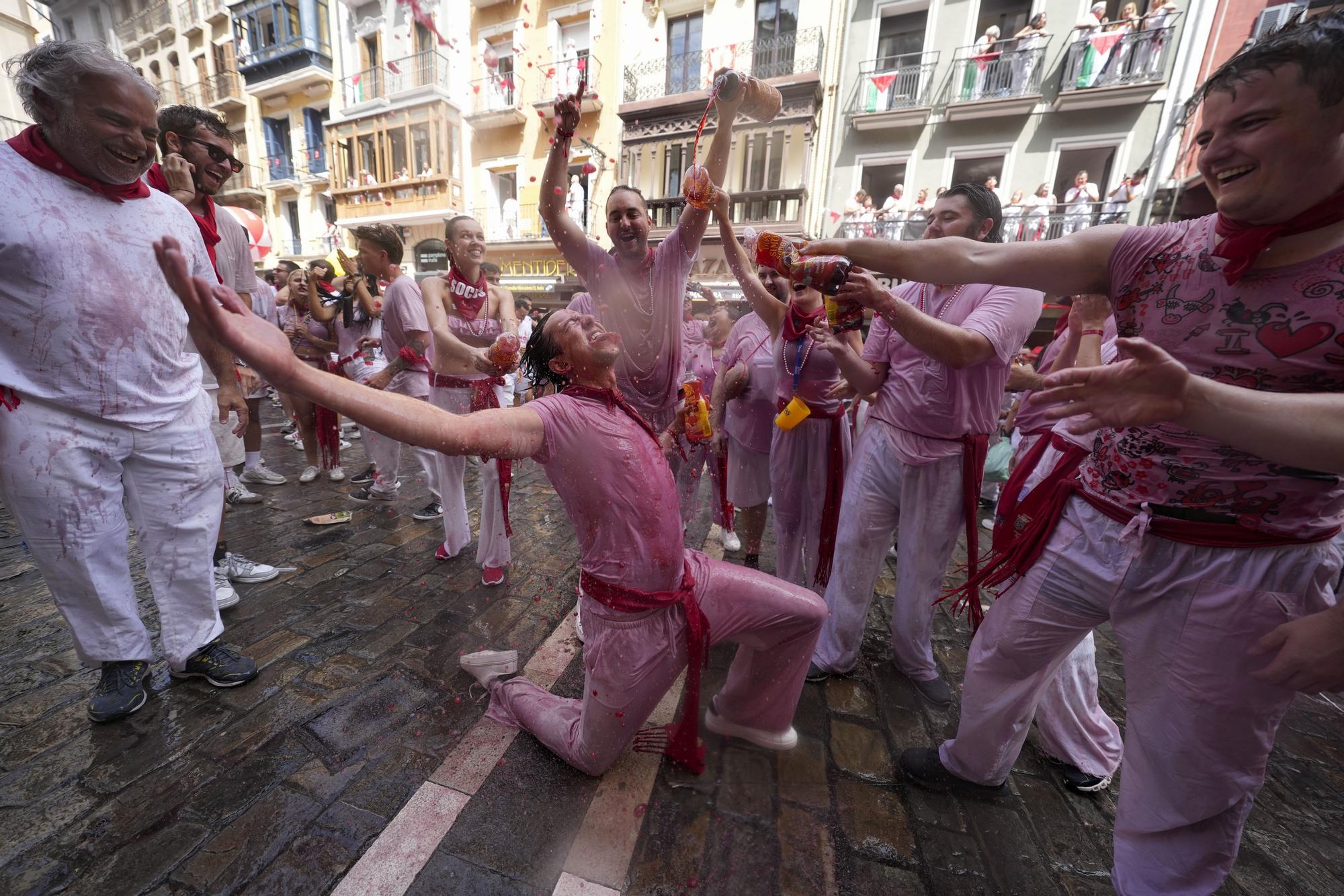 Fotos del  Chupinazo de San Fermín 2025 en Pamplona: ¡La fiesta más internacional se enciende con un grito solidario por Palestina!