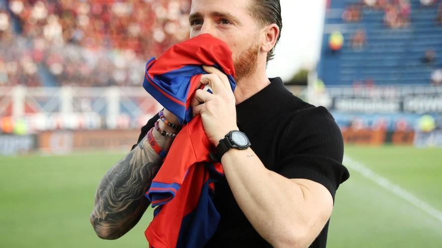 Muniain, homenajeado en su vuelta a San Lorenzo