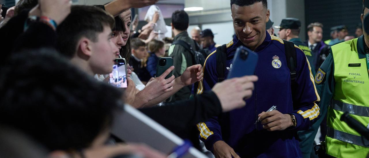 Fotos de los jugadores del Real Madrid a su llegada a Noain