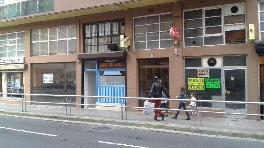 Locales vacíos en la calle Zubiaurre, una de las que K-Biziak abarcará en el barrio de San Miguel.