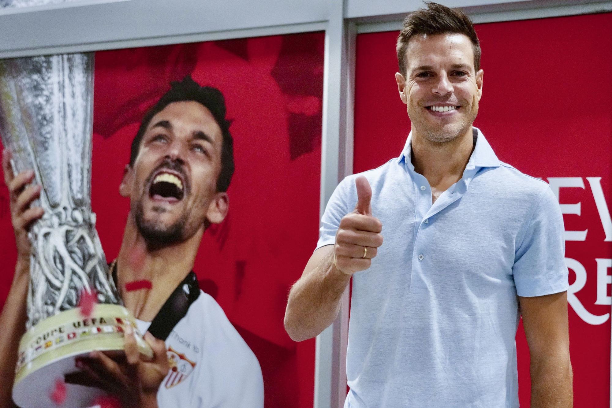 César Azpilicueta ha llegado este viernes a la capital andaluza para pasar el reconocimiento médico previo a su fichaje como agente libre por el Sevilla