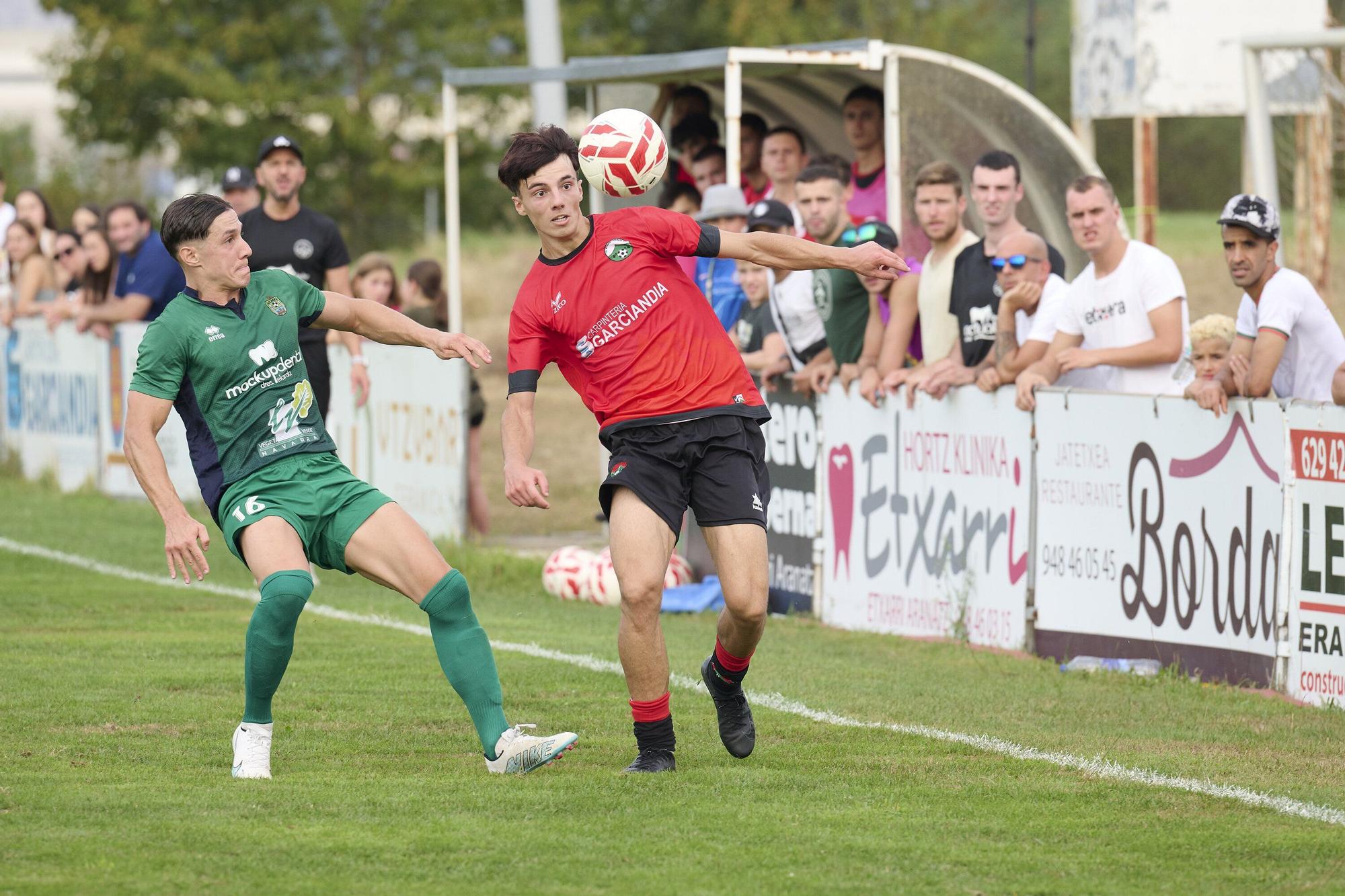 Fotos del Etxarri - Lourdes. Ida de la final de la Supercopa Navarra.