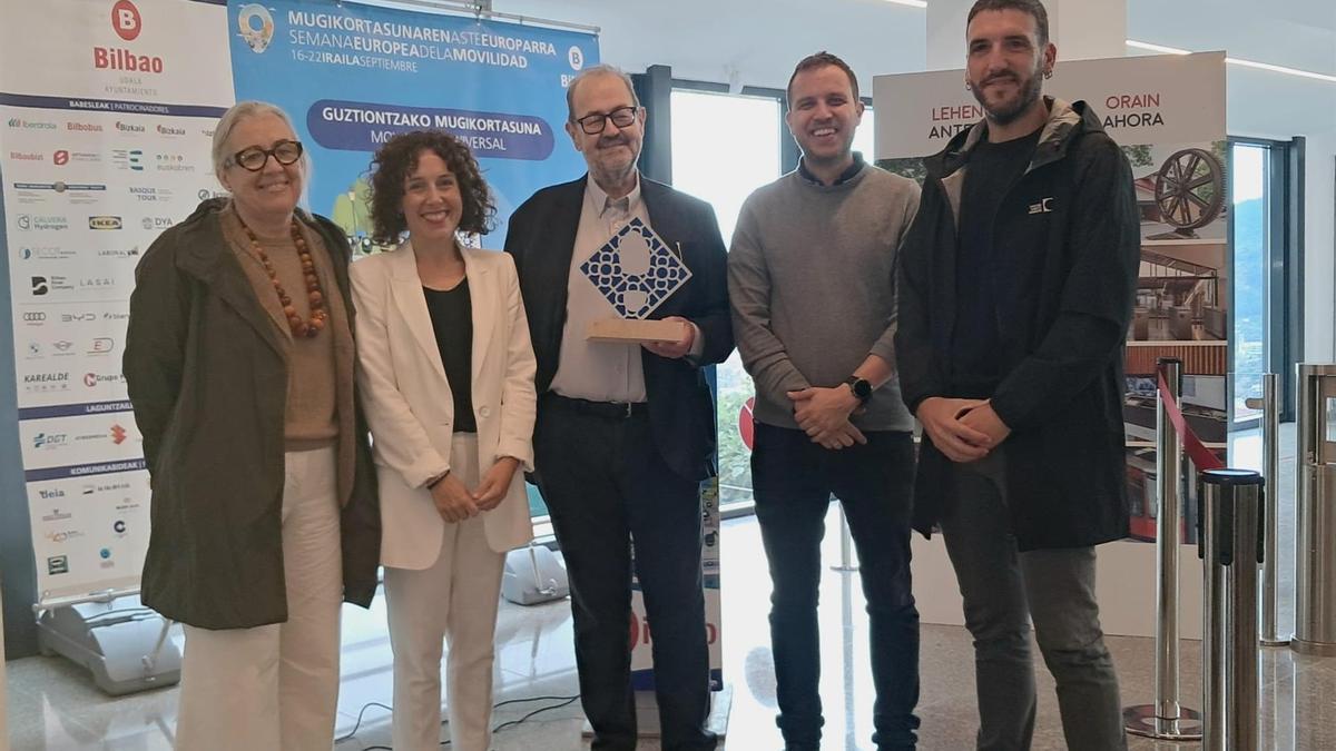 Juan Bas idazleak 2025eko Bilboko Ibiltaria saria jaso du, &quot;ibiltzea kultur eta literatur keinu bihurtzeagatik&quot;.