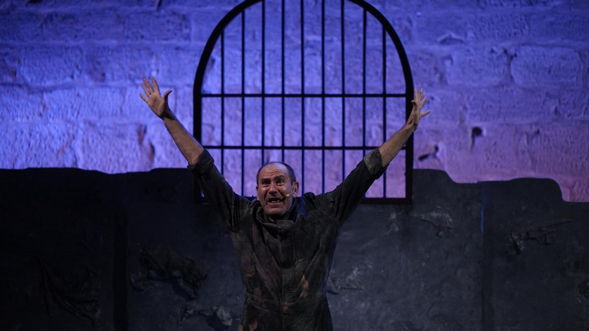 Imagen de la representación de la obra &#039;Ezkaba&#039;, a cargo de la compañía navarra Iluna Producciones, en la Escuela Navarra de Teatro.