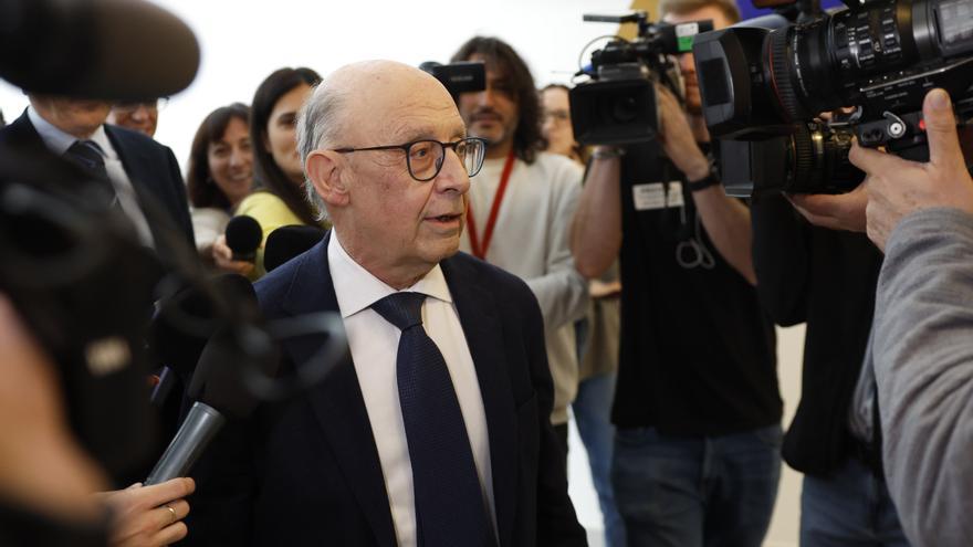 Montoro enmudece al PP