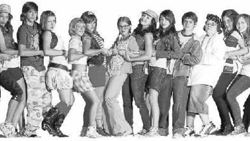 En el centro la joven actriz Laura Natalia Esquivel, que interpreta a Patricia Castro, una niña de 13 años apodada &quot;Patito&quot;.